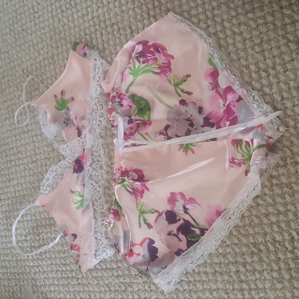 New floral lacey sleep/lounge set